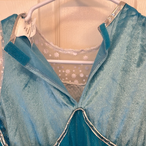 Girl’s Ice Princess Costume Size 5-6 - Picture 8 of 10